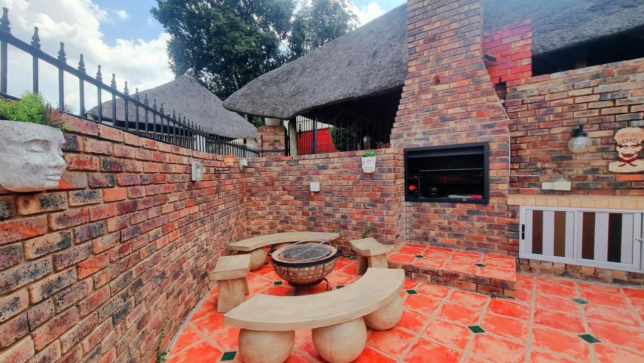 Va Sabi Bo, Best View, Luxury Family Villa In Hartbeespoort Dam Exterior photo
