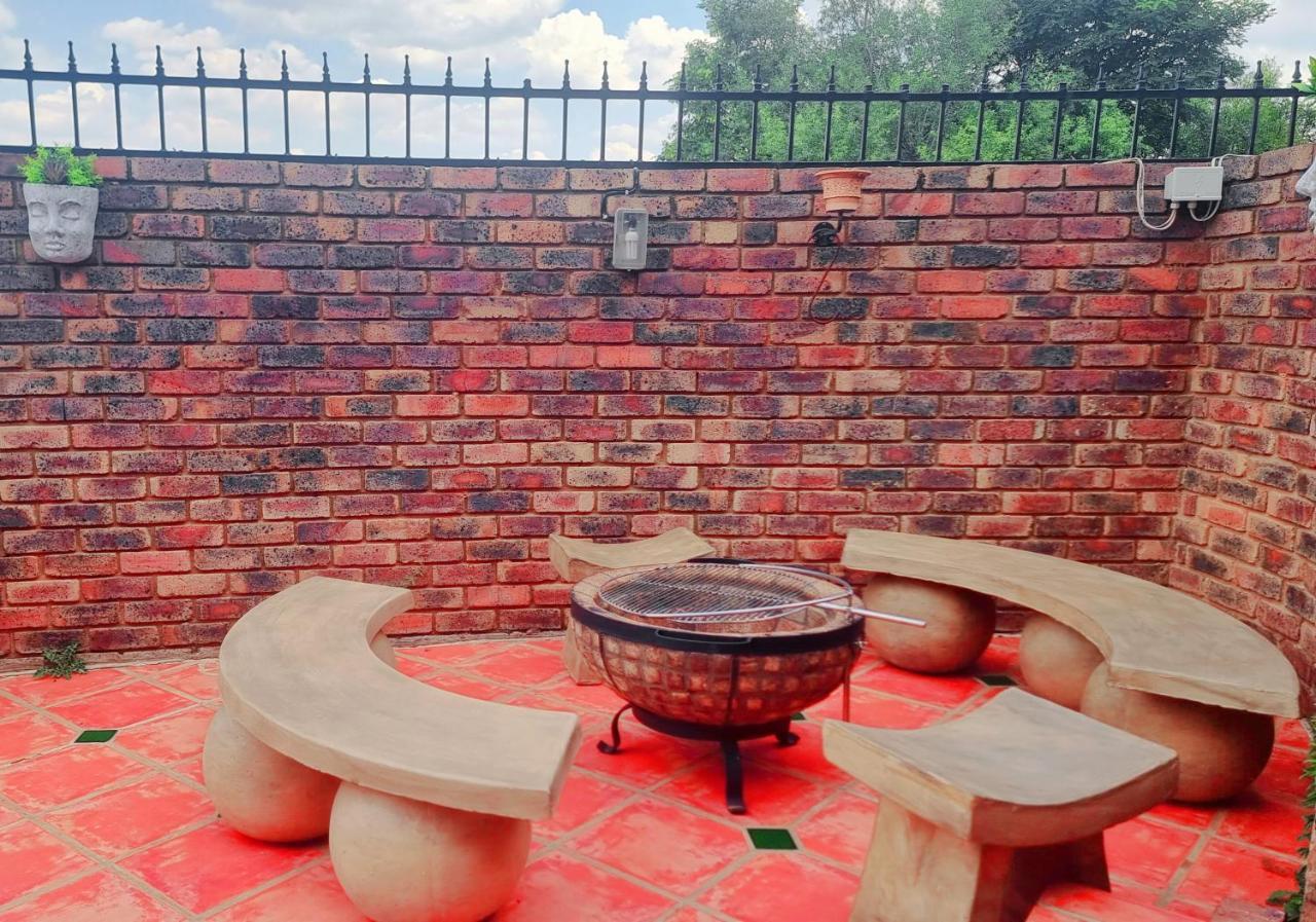 Va Sabi Bo, Best View, Luxury Family Villa In Hartbeespoort Dam Exterior photo